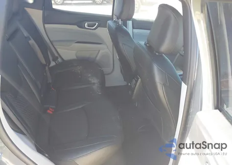 2024 Jeep Compass Latitude 4X4 from USA, damaged, VIN 3C4NJDBN5RT586715